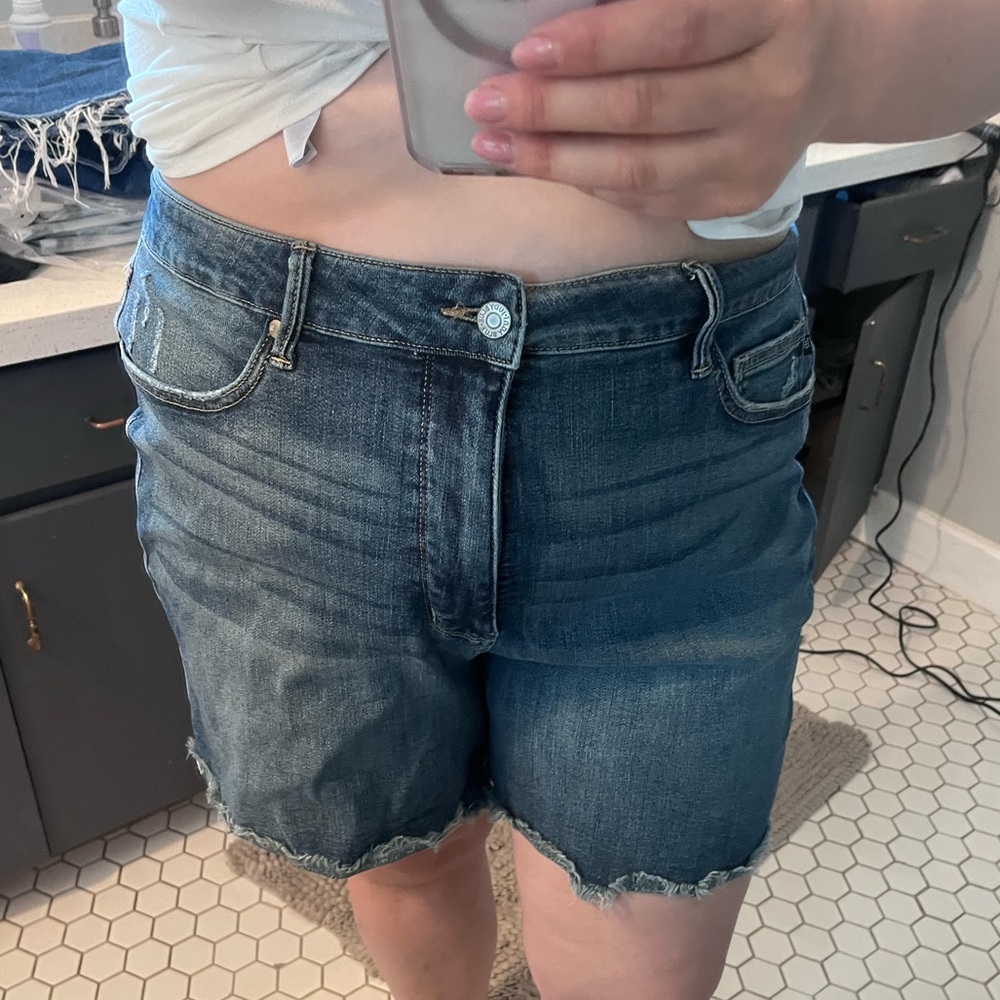 Judy Blue Mid-Rise Frayed Hem Denim Shorts - Blue Wash